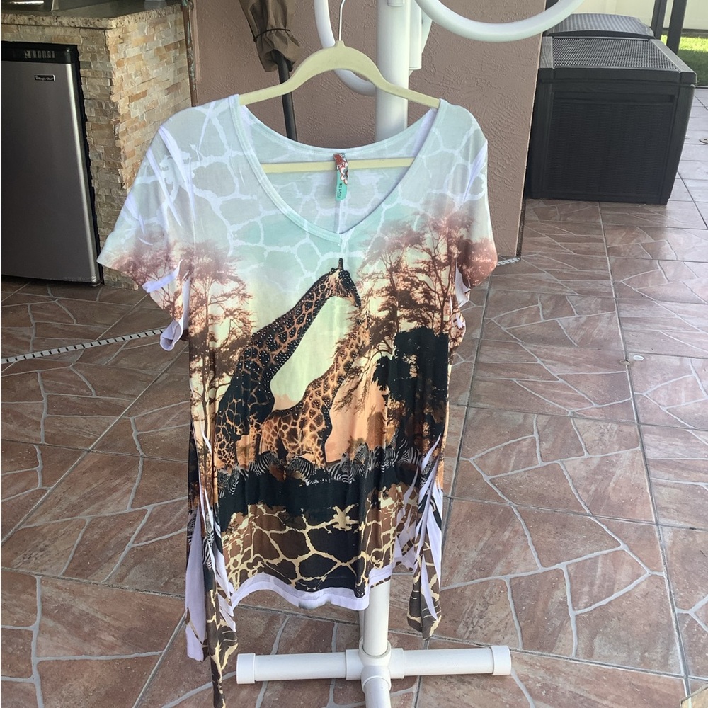 Cotton top with giraffes they have beads by Big Bang, USA brown black si…